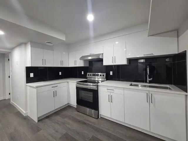 Newly Built 2 Bed Basement in the neighbourhood of Secord
