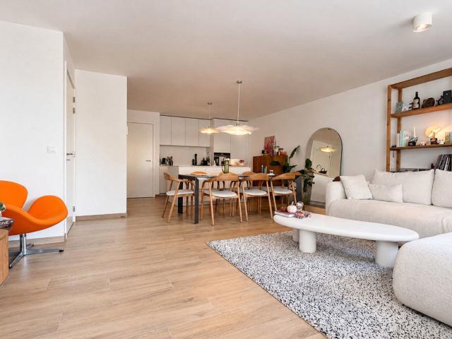 Newly built 2 bedroom flat with south facing terrace