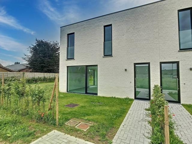 Newly built 3 bedroom house for rent in Sint Eloois Vijve