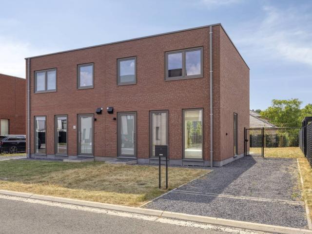 Newly built 3 bedroom home in a child friendly neighborhood