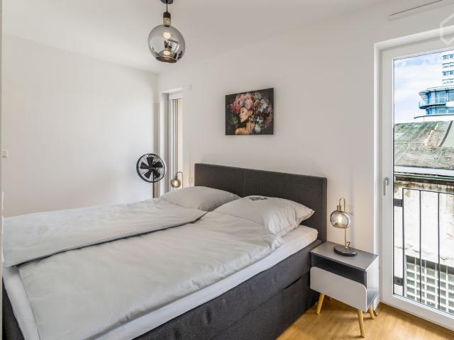 Newly built apartment luxuriously furnished with large balcony, Frankfurt Amsterdam Apartments for Rent