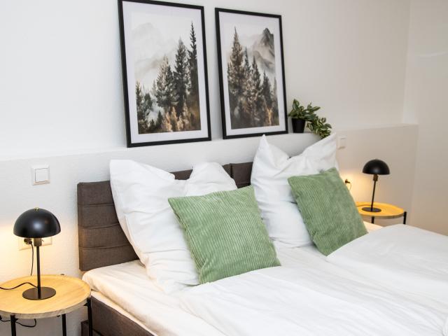 Newly Built Business & Contractor Apartment – Including Private Parking – Only 5 Minutes from the A5 Motorway