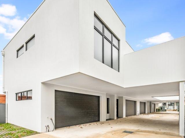 Newly Built City Fringe Townhouse