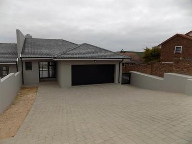 newly built duet home in little brakriver