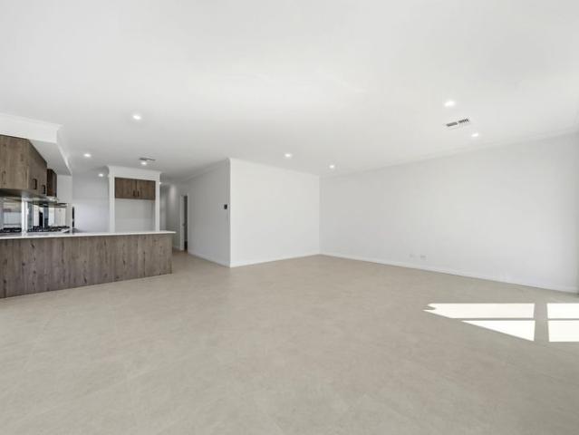 Newly Built Family Home in Prime Rivervale Location
