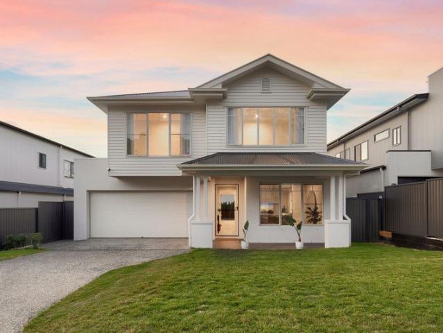 Near New Family Luxury in the Highly Sought After Stretton State College Catchment