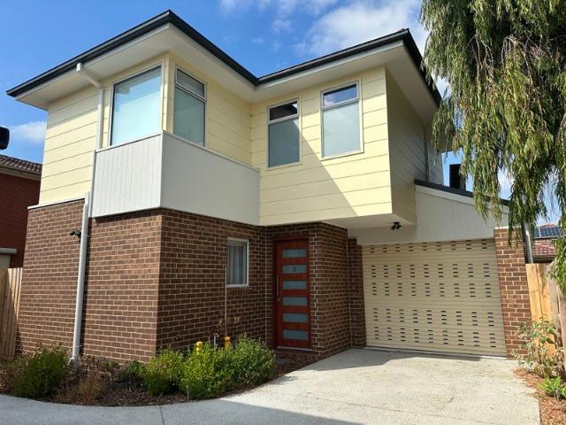 Newly Built Home Prime Edithvale location, Steps to the Beach