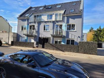 Newly built maisonette apartment fully equipped, fiber optic internet 1GB/s, Koln Amsterdam Apartments for Rent