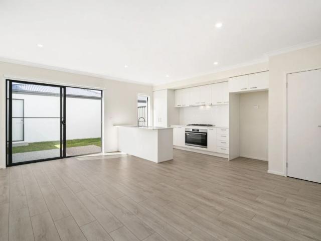 Newly built Modern & Stylish Townhouse in the Grand Central Estate Tarneit!