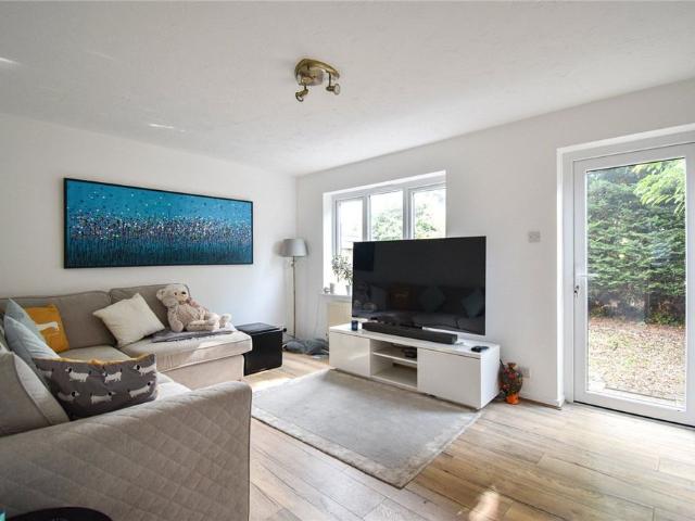 Newly decorated 3 bedroom semi detached house to rent within close proximity of the City Centre & Addenbrookes Hospital. GCH. Garage & Driveway Parking. Walking distance to local shops. Unfurnished