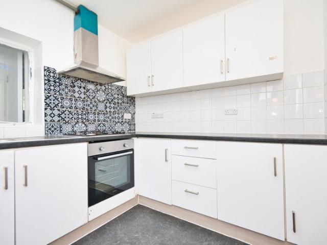 Newly Decorated 2 Bed Garden Flat in East Ham E12