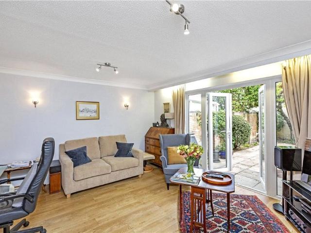 Newly decorated and contemporary 3 bed townhouse in a gated development with garden, balcony, and garage in the heart of Barnes. Unfurnished. Available end October