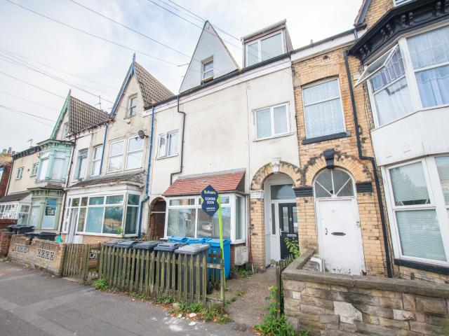 Newly decorated generously sized one bed ground floor flat on Albert Avenue