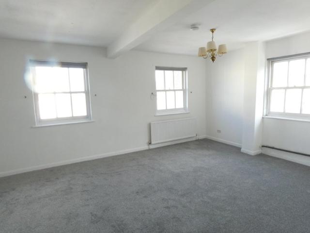 Newly decorated one bed spacious flat, Bow E3