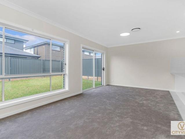 Newly Double Storey 5 Bedroom Luxury House in Central Location