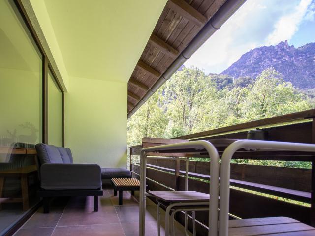 Newly furnished flat with mountain views