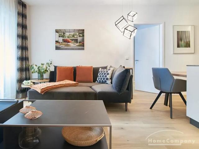 Newly furnished flat with terrace and underground car park approx. 7 min by car to Außenalster
