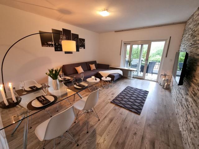 Newly furnished, ready to live in apartment with private parking space, Koln Amsterdam Apartments for Rent