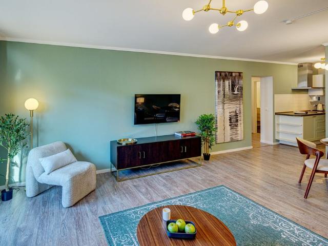 Furnished rental with balcony to the inner courtyard