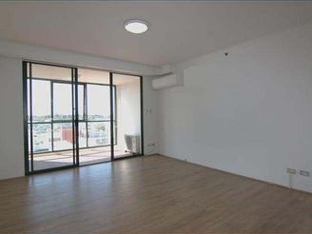 Newly painted, North facing 2bedroom apartment with floorboard and a/c