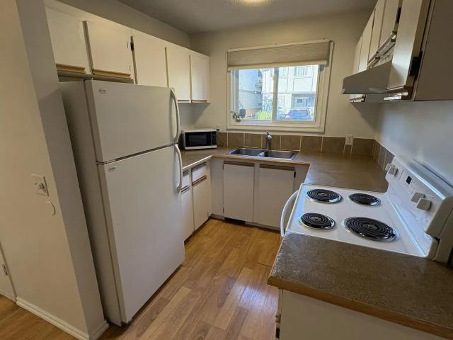 Newly Painted 3 Bedroom Townhouse
