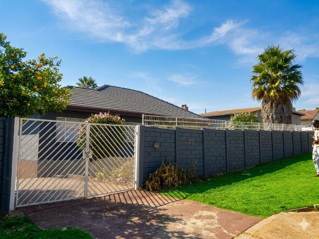 Newly renovated 3 Bedroom Family Home with 2 Bachelor Flatlets
