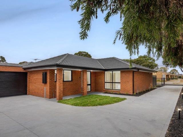 Newly Renovated 3 Bedroom home Walk to Meltons New Train Station