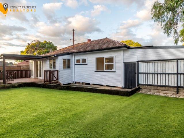 Newly Renovated 3 Bedroom House Sitting on a Block of Developer's Delight Duplex Potential subject to council approval