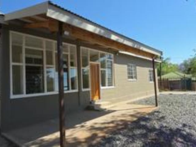 newly renovated 3 bedroom, 3 bathroo.