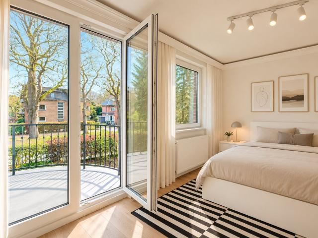 Newly Renovated 3 Floor House with Garden | 3Bedrooms &2Bathrooms