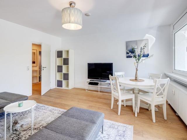 Cozy 3 room apartment with south balcony for rent