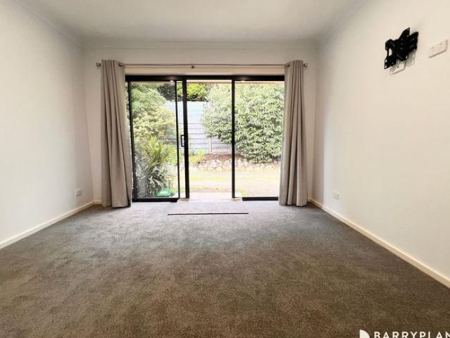NEWLY RENOVATED 1 BEDROOM UNIT – AVAILABLE NOW!