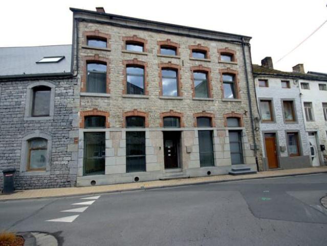 Newly renovated 2 bedroom apartment with a terrace