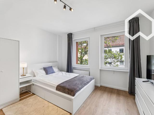 Newly renovated 2 Bedroom Business Suite Perfect for Remote Work & Corporate Commuters close to Siemens, Nurnberg Amsterdam Apartments for Rent