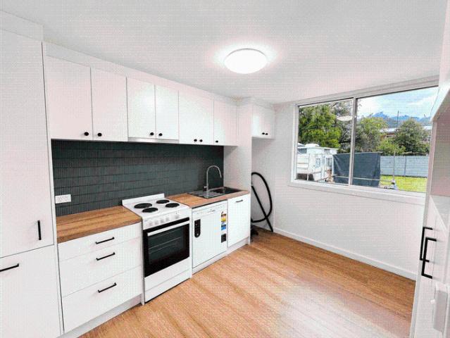 Newly renovated 2 bedroom cottage for long term lease