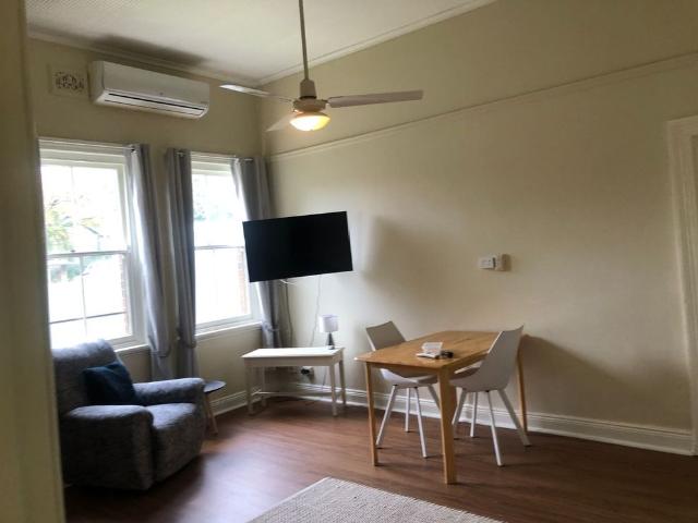 Newly Renovated 2 Bedroom Duplex with Modern Amenities