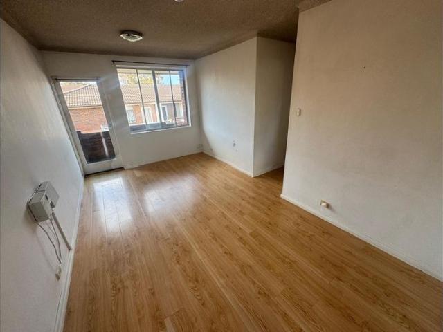NEWLY RENOVATED 2 BEDROOM UNIT.