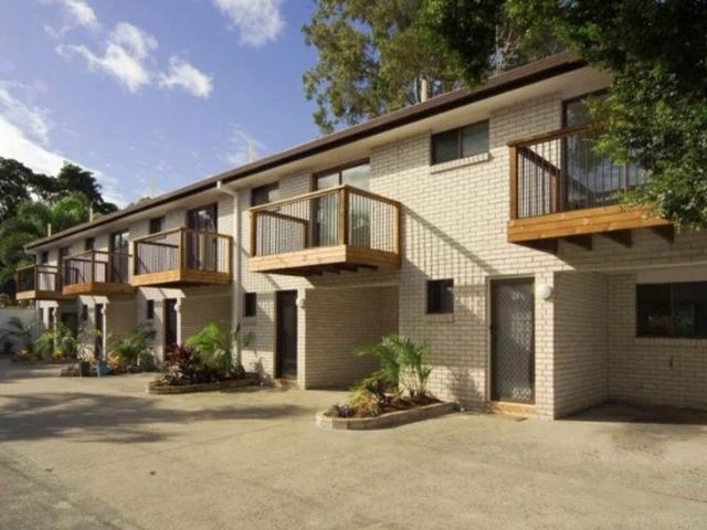 Newly Renovated 2 storey 2bd unit on Kennedy Drive