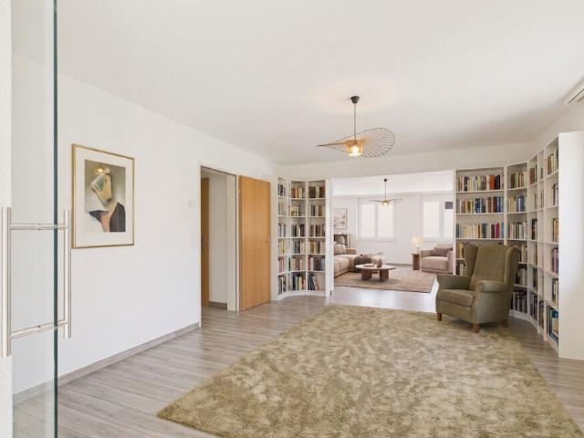 Newly renovated 4.5 room elegant apartment with private parking, Bubendorf