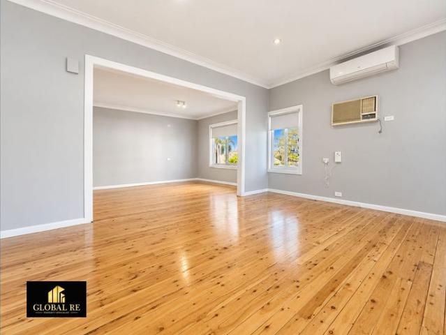Newly Renovated 4 Bedroom + Sunroom In Prime Location Of Campbelltown