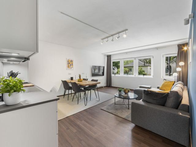 Newly renovated 4 room family apartment with winter garden in Berlin Tegel