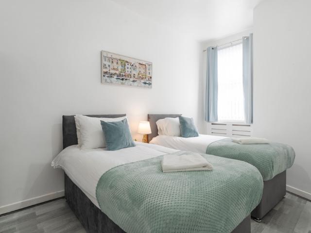 Newly Renovated 4BR House with lots of amenities