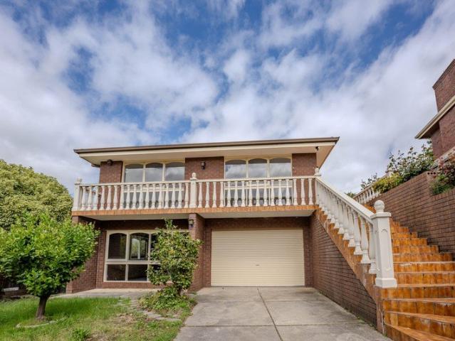 Newly Renovated 5 Bedroom Family Home Serpell Primary & East Doncaster Secondary School Zones