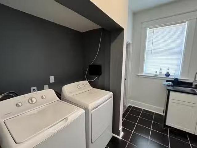 Newly renovated & cozy Jacksonville Historic House with Dining.