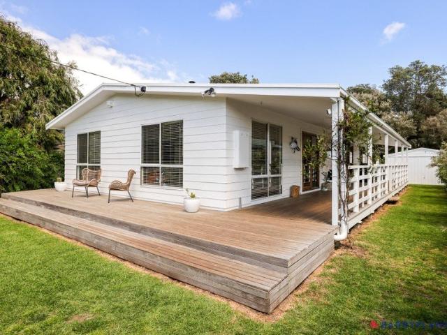 Newly Renovated Coastal Home Just 350m from the Beach