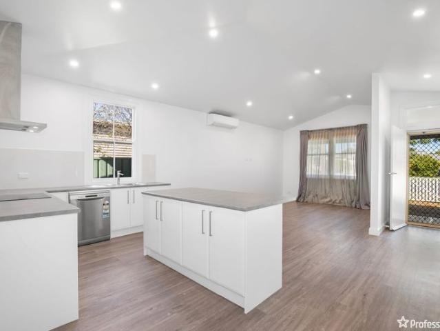 NEWLY RENOVATED CHARMING COTTAGE CLOSE TO HOSPITAL!