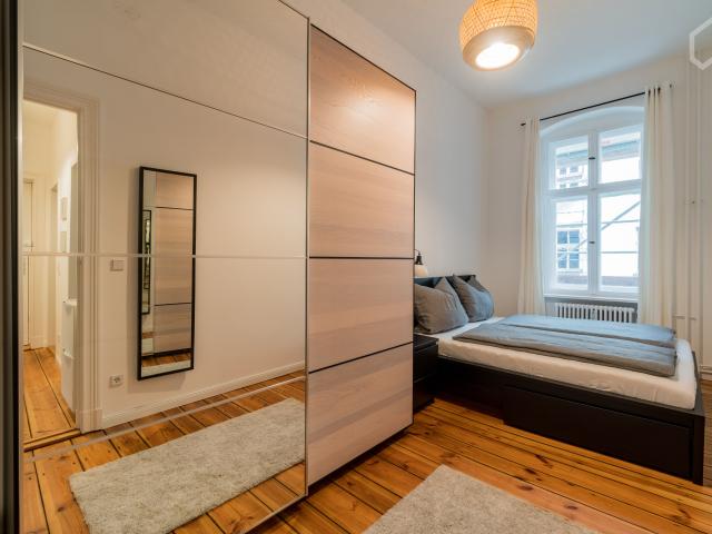 Newly renovated & charmingly furnished old building flat in the heart of Friedrichshain
