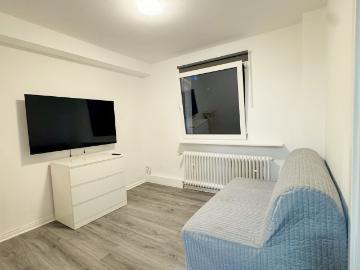 Newly Renovated and Bright 4 Room Apartment in the Heart of Hamburg Schnelsen