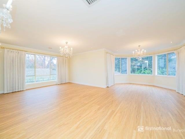 Newly Renovated and Executive Family Living Near Parkland