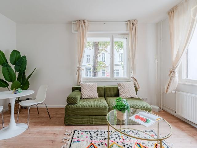 Newly renovated apartment in Kreuzkölln right by the canal, Berlin Amsterdam Apartments for Rent